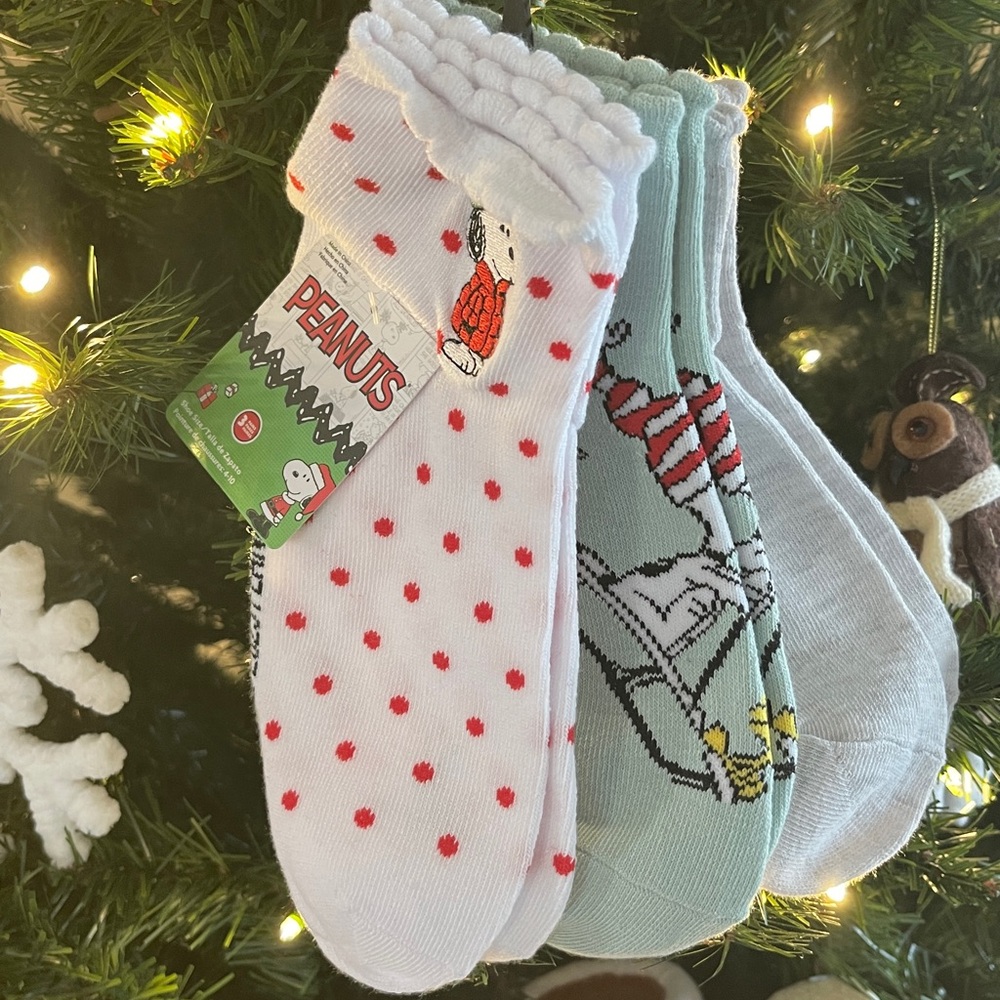 🆕PEANUTS SNOOPY & WOODSTOCK Christmas 🎄 3/PK NO-SHOW SOCKS